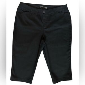 St. John's Bay Black Capris